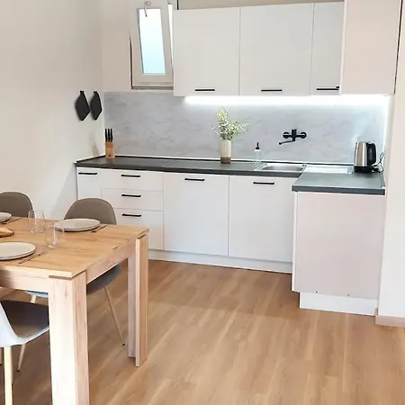 Renovated Flat Close To The Centre Apartment *